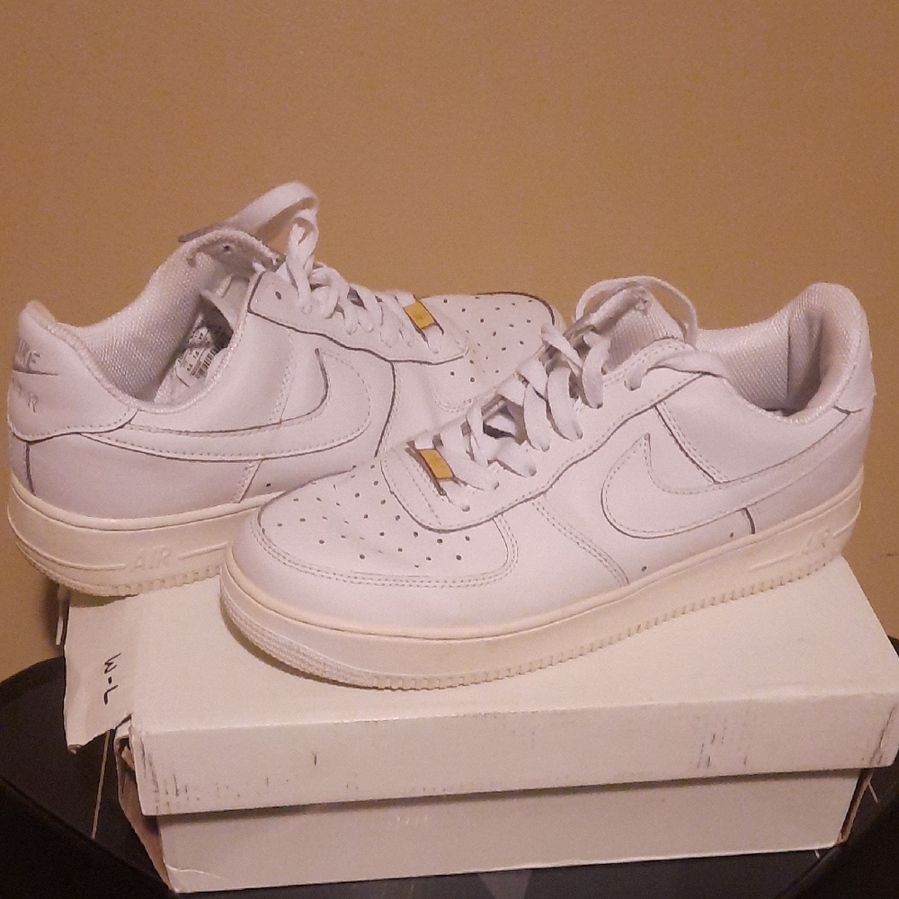 Nike White Low-Top Leather Sneakers